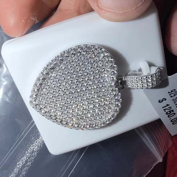 Lage heart pendant MOISSANITE
925 SILVER 8.00CTW
$ 1250.00 - Picture 5 of 12